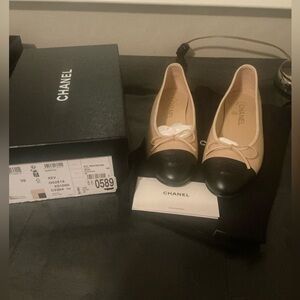 ‼️Authentic Chanel Two-Tone Leather Cap-Toe Ballet Flats - Beige & Black EU39